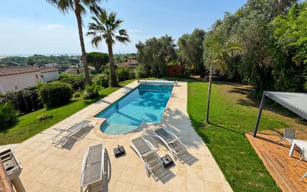 Maison à vendre    9 pièces • 257 m2 Antibes