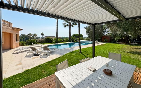 Maison à vendre    9 pièces • 257 m2 Antibes