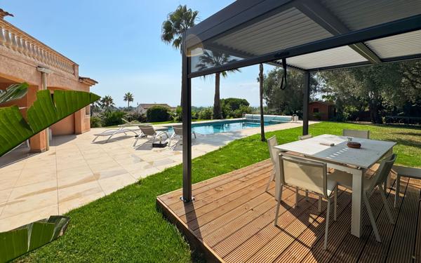 Maison à vendre    9 pièces • 257 m2 Antibes