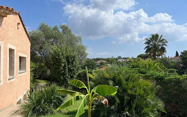 Maison à vendre    9 pièces • 257 m2 Antibes