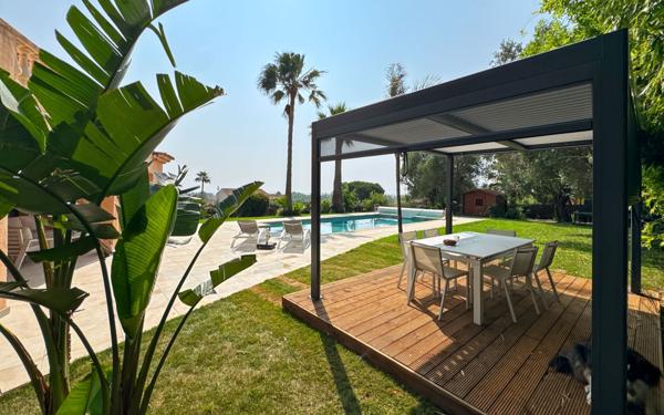 Maison à vendre    9 pièces • 257 m2 Antibes