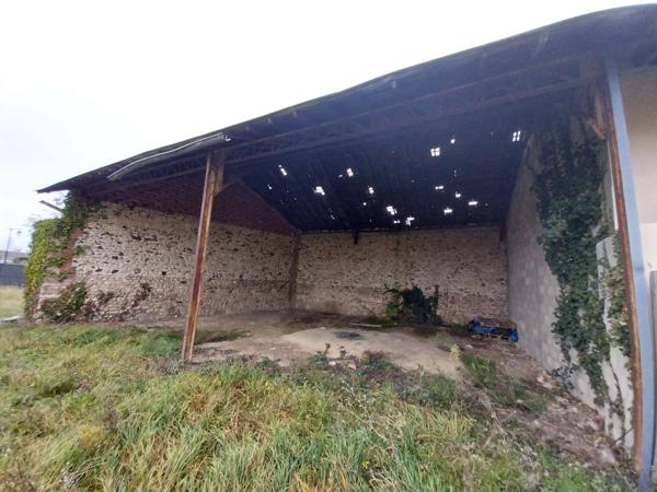 Terrain et grange