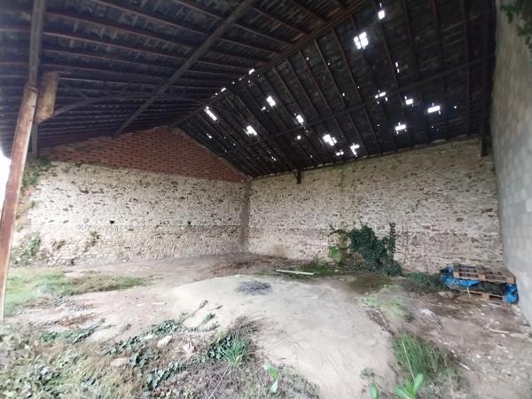 Terrain et grange