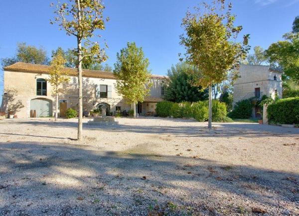 Maison à vendre  8 pièces • 570 m2 Arles
