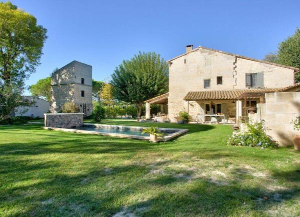 Maison à vendre  8 pièces • 570 m2 Arles
