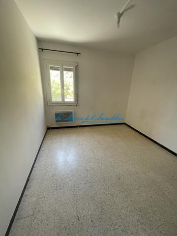 St PRIVAT DES VIEUX, maison de F4 plus 2 garages sur 4153 m² de terrain plat