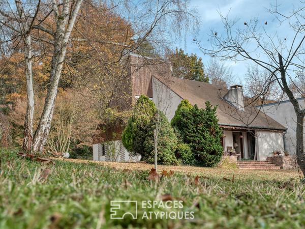 La maison d’architecte des années 70 et son parc paysager