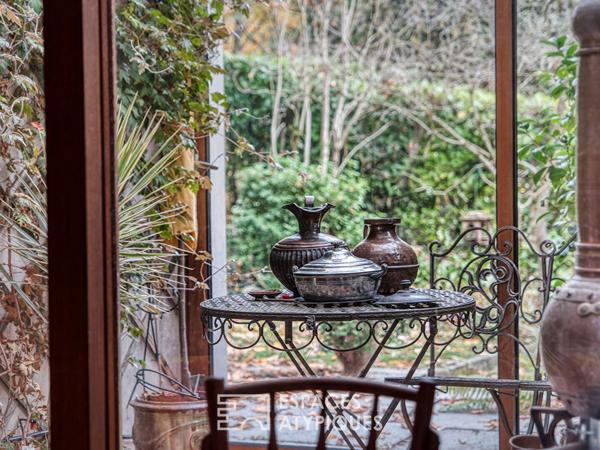 La maison d’architecte des années 70 et son parc paysager