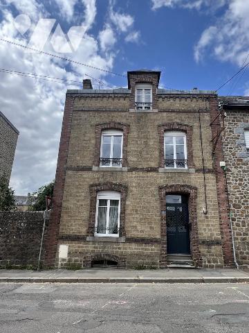 LA FERTE MACE, maison de ville 4 ch sans travaux avec garage et jardin