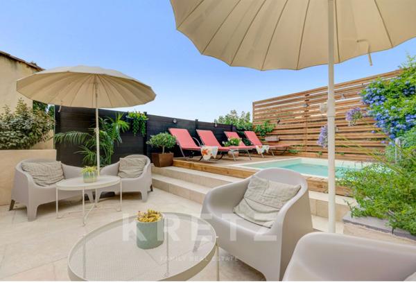 Maison de caractère du XVIIᵉ avec piscine, vue panoramique et fort potentiel . À 30 minutes d’Aix-en