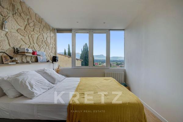 Maison de caractère du XVIIᵉ avec piscine, vue panoramique et fort potentiel . À 30 minutes d’Aix-en