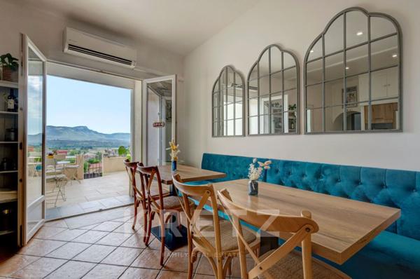 Maison de caractère du XVIIᵉ avec piscine, vue panoramique et fort potentiel . À 30 minutes d’Aix-en