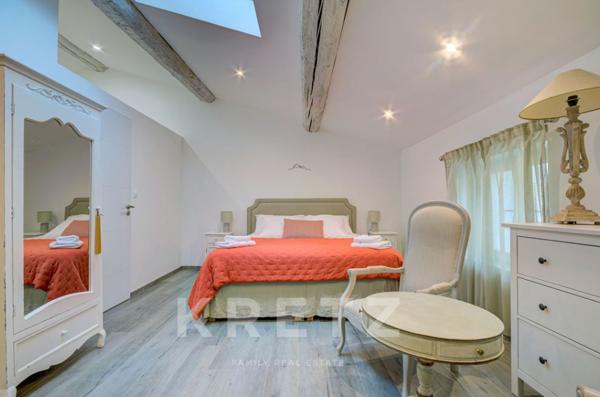 Maison de caractère du XVIIᵉ avec piscine, vue panoramique et fort potentiel . À 30 minutes d’Aix-en