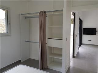 Les Abymes (97139) Villa F3 neuve meublée, agréable et fonctionnelle, située en pleine nature