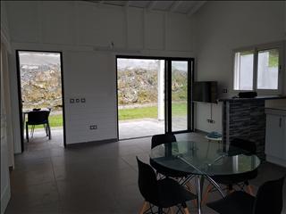 Les Abymes (97139) Villa F3 neuve meublée, agréable et fonctionnelle, située en pleine nature