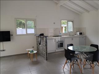 Les Abymes (97139) Villa F3 neuve meublée, agréable et fonctionnelle, située en pleine nature