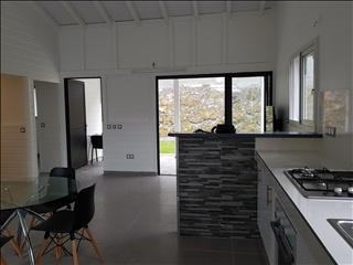 Les Abymes (97139) Villa F3 neuve meublée, agréable et fonctionnelle, située en pleine nature