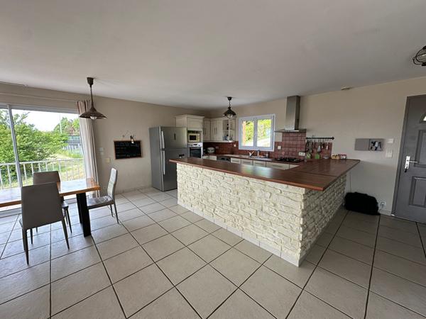 Maison 6 pièces à vendre Naintré - 86530 / Réf: 11972