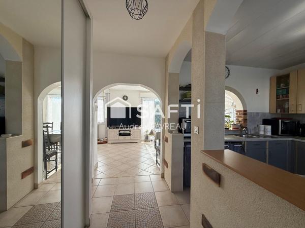 Maison sur sous-sol, 2 chambres, bureau, 2 garages