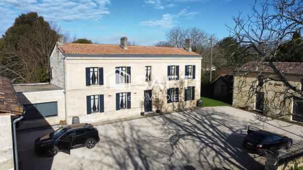 Demeure de prestige, proche Bordeaux, trois maisons