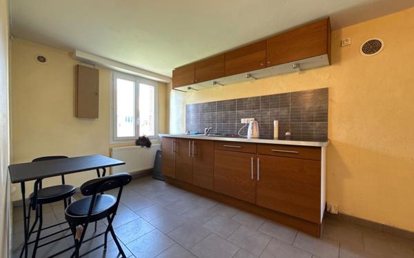 Maison à vendre    5 pièces •  Tavaux