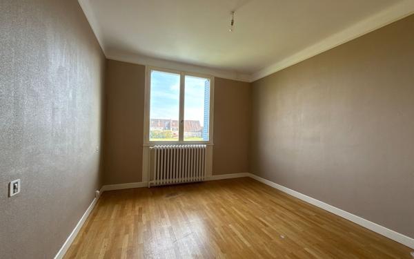 Maison à vendre    5 pièces •  Tavaux