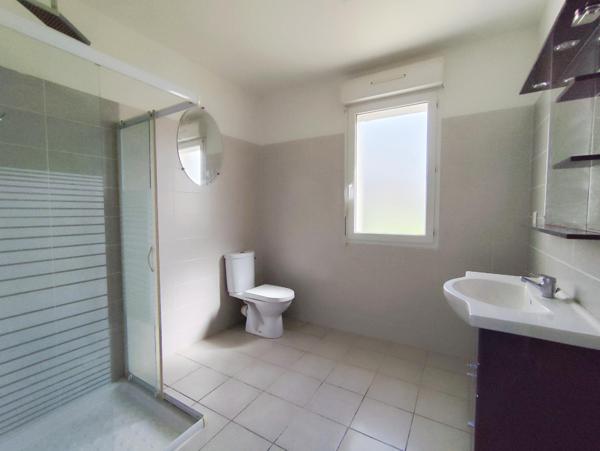 Immeuble de rapport 4 appartements et une maison