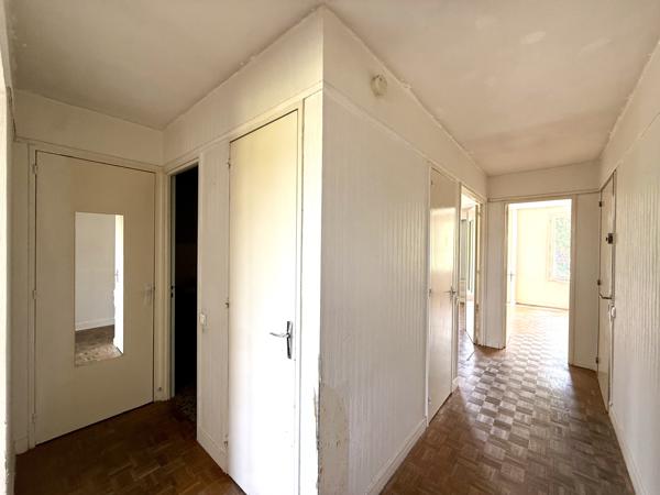 Appartement 3 Pièces avec parking et cave proche RER