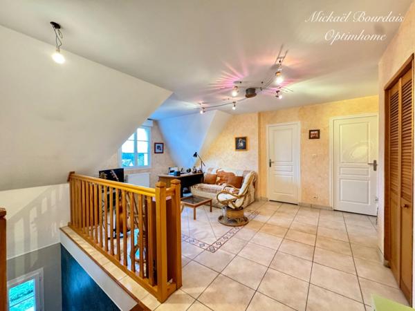 🏡 Maison familiale de 194 m² habitables – 5 chambres – Sous-sol total de 104 m² – Secteur La Suze-sur-Sarthe (72)