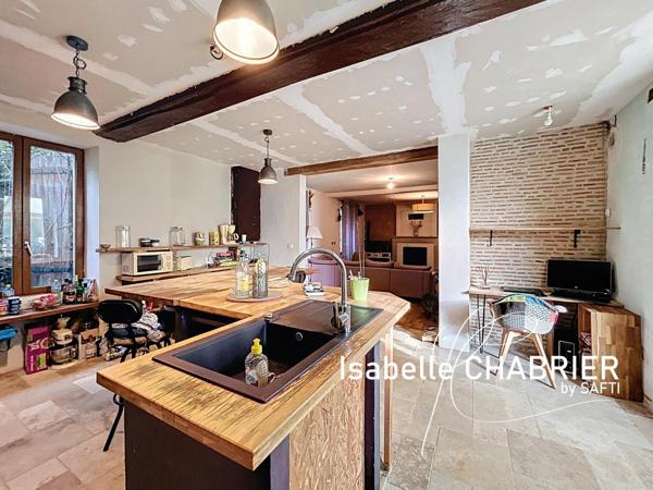 FOUGERE, MAISON EN CAMPAGNE AVEC DEPENDANCES