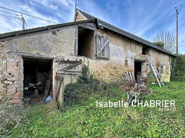 FOUGERE, MAISON EN CAMPAGNE AVEC DEPENDANCES