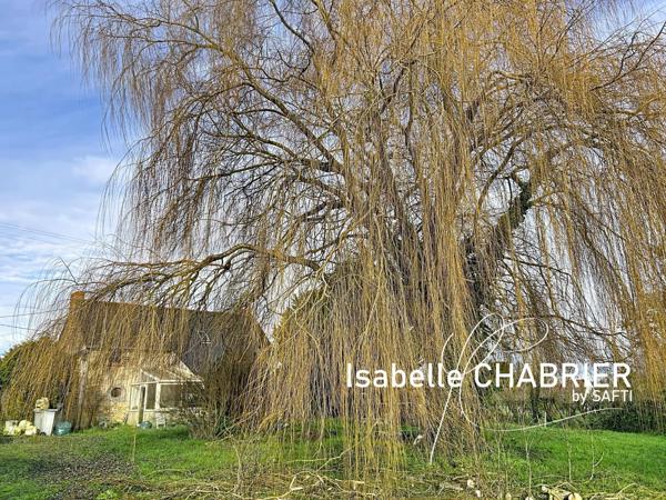 FOUGERE, MAISON EN CAMPAGNE AVEC DEPENDANCES