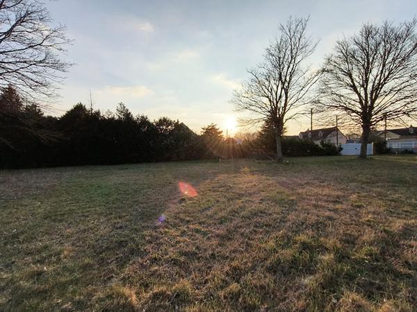 TERRAIN YVRÉ L'ÉVEQUE 765 M2