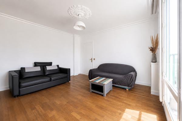 Appartement
         2 pièces
        - 49 m² Exclusivité 235 000 € *