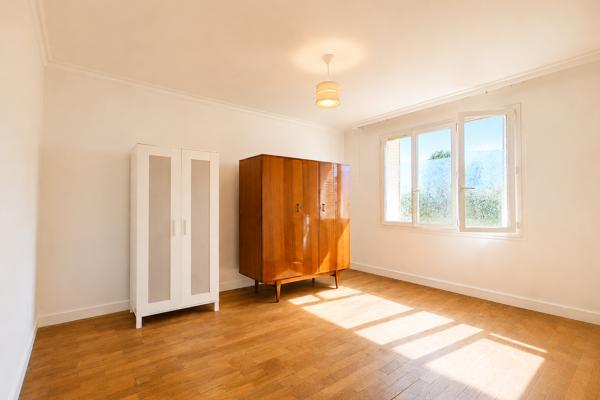 Appartement
         2 pièces
        - 49 m² Exclusivité 235 000 € *