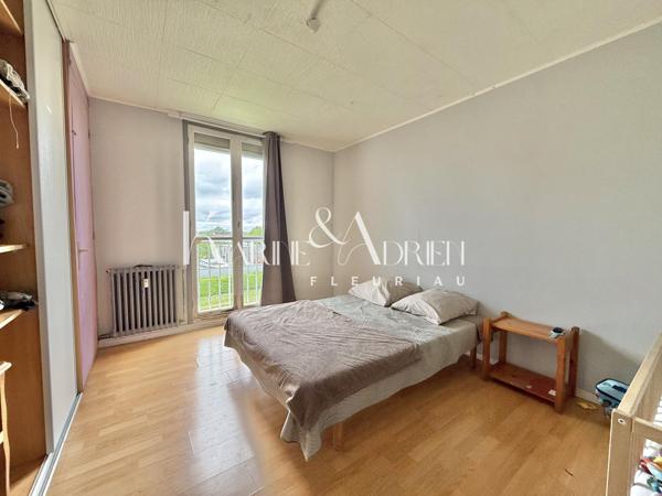 Appartement 3 chambres, cave et place de parking