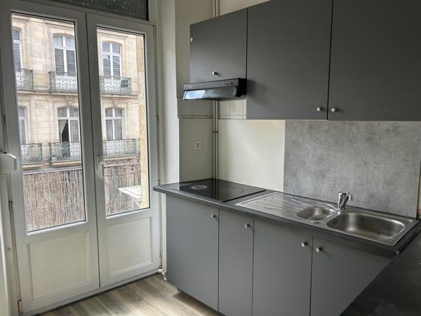 APPARTEMENT T3 DANS IMMEUBLE EN PIERRE Bordeaux (33000)