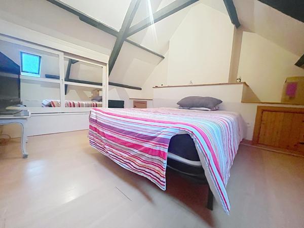 Longère avec hangar située à Leuhan proche bourg