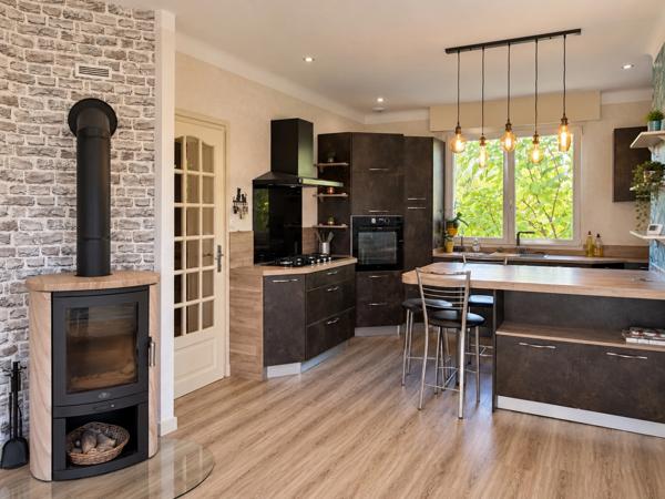 MAISON INDIVIDUELLE, 3 CHAMBRES, SOUS-SOL COMPLET ET JARDIN CLOS