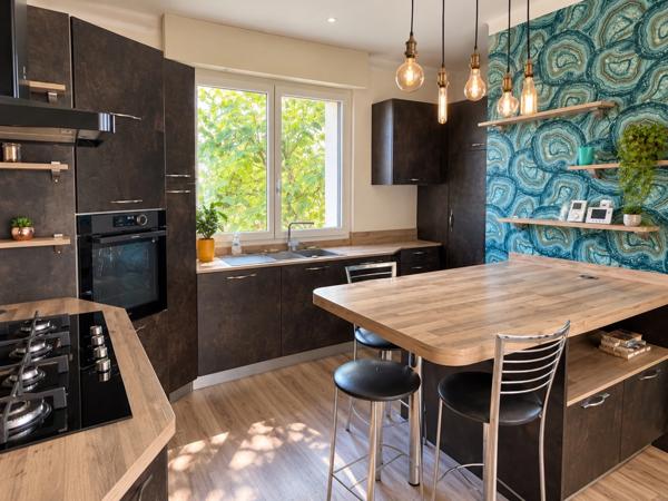 MAISON INDIVIDUELLE, 3 CHAMBRES, SOUS-SOL COMPLET ET JARDIN CLOS