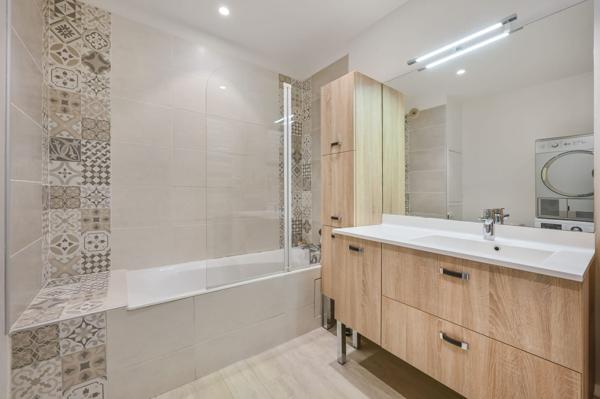 Vente
                Appartement103 m² - 5 Pièces -
                    SURESNES (92150)