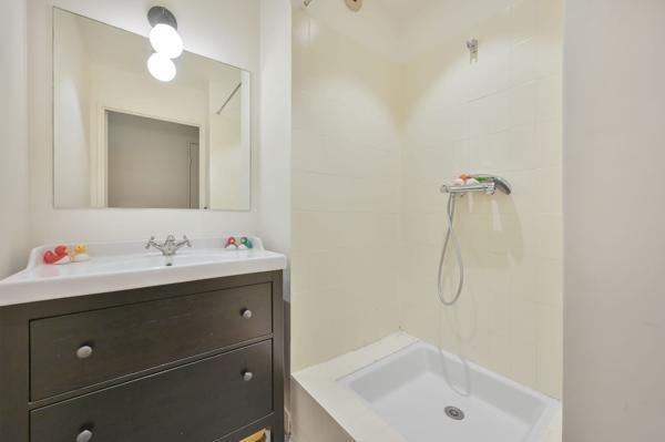 Vente
                Appartement103 m² - 5 Pièces -
                    SURESNES (92150)