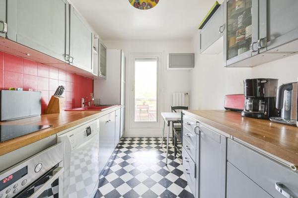 Vente
                Appartement103 m² - 5 Pièces -
                    SURESNES (92150)
