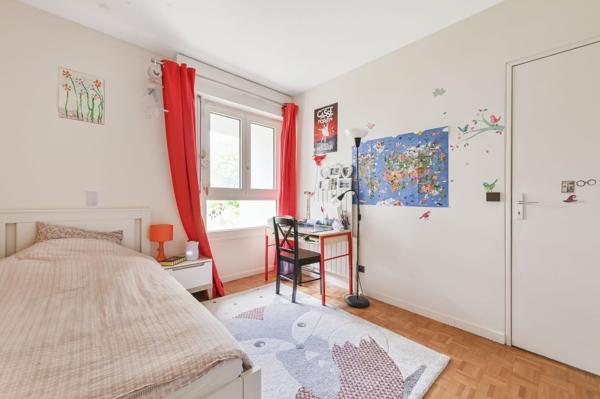 Vente
                Appartement103 m² - 5 Pièces -
                    SURESNES (92150)