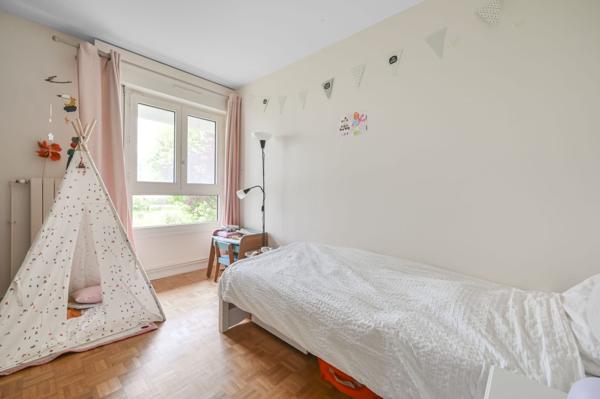 Vente
                Appartement103 m² - 5 Pièces -
                    SURESNES (92150)