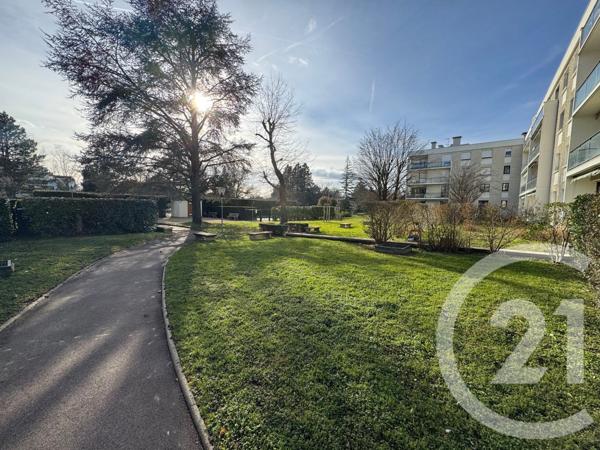 Appartement T3 à vendre  4 pièces - 93,66 m2 CHARBONNIERES LES BAINS - 69