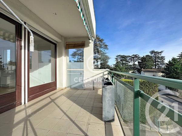 Appartement T3 à vendre  4 pièces - 93,66 m2 CHARBONNIERES LES BAINS - 69