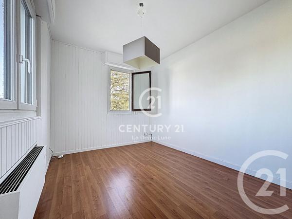 Appartement T3 à vendre  4 pièces - 93,66 m2 CHARBONNIERES LES BAINS - 69