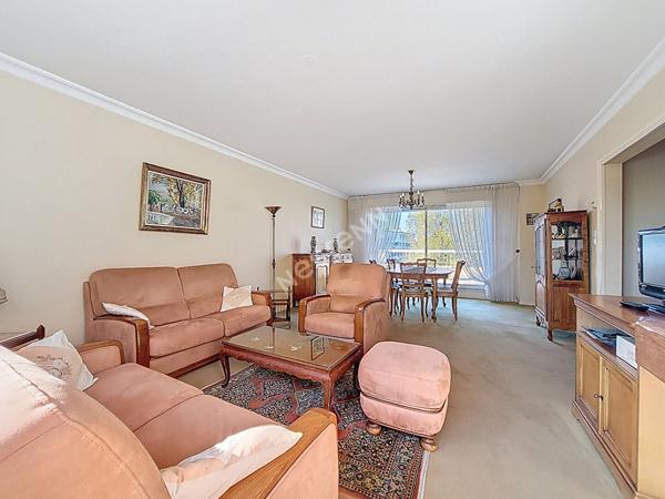 Nantes Hippodrome : En vente exclusive ! Dernier étage vue sur l'Hippodrome, T5 de 3 chambres, traversant, double terrasse, 2 parkings, cave, rare sur le secteur !