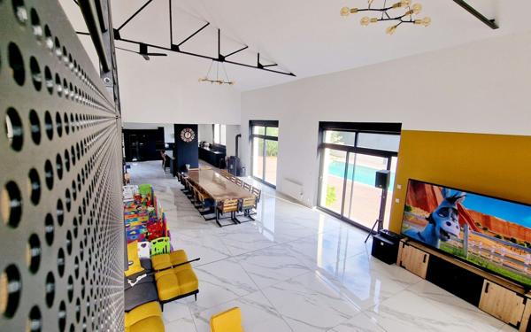 Maison à vendre    7 pièces • 285 m2 Saint-Quentin